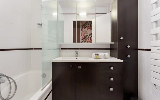 Wonderful 2 Bedroom Apartment in the Center of Paris - photo 2