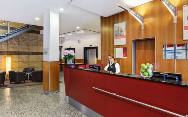 IntercityHotel Berlin Ostbahnhof - photo 2
