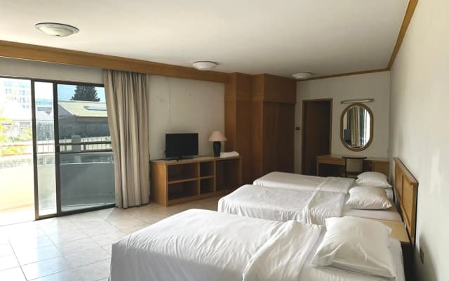 Garden Paradise Hotel & Serviced Apartment - photo 2