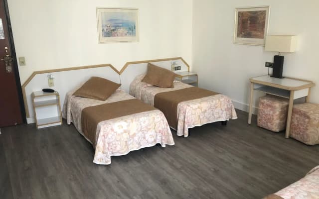 Hotel Busby - photo 4