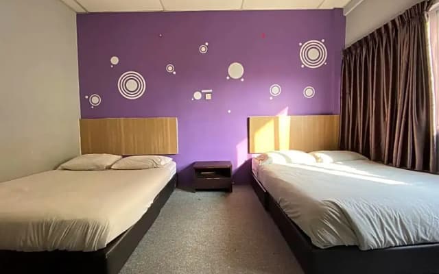 OYO 89760 Harmoni Inn Hotel - photo 4