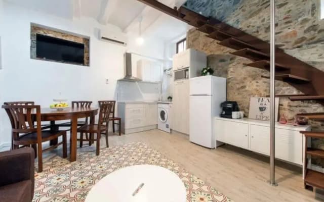 The Yellow House - photo 2