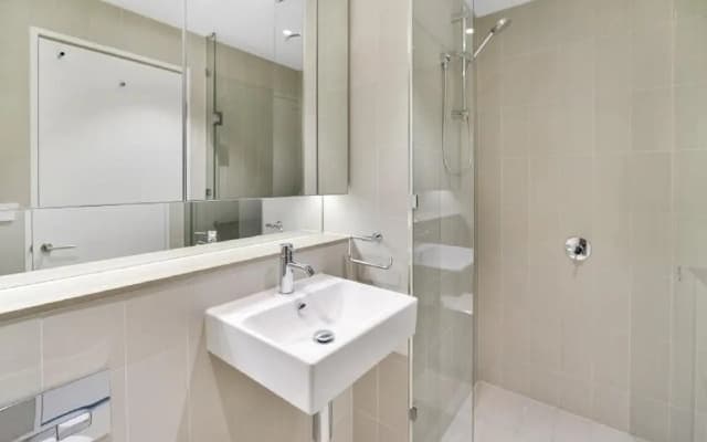 Wyndel Apartments Riverside on Collins - photo 4