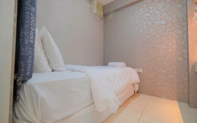 Emerald Functional 2BR Apartment Gading Nias - photo 3