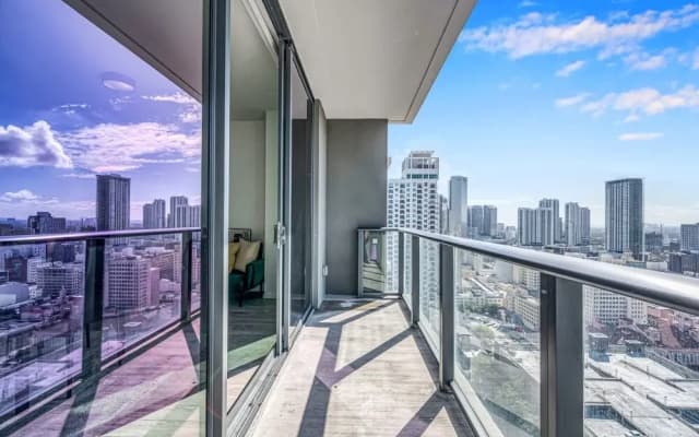 Spacious Apartment with City View - photo 5