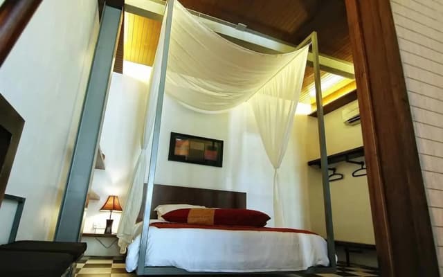 Courtyard At Heeren Boutique Hotel - photo 2