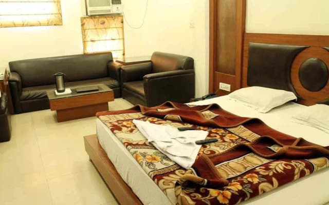 Hotel Lav-Kush - photo 4
