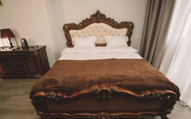 Ninth Floor Hotel - photo 4