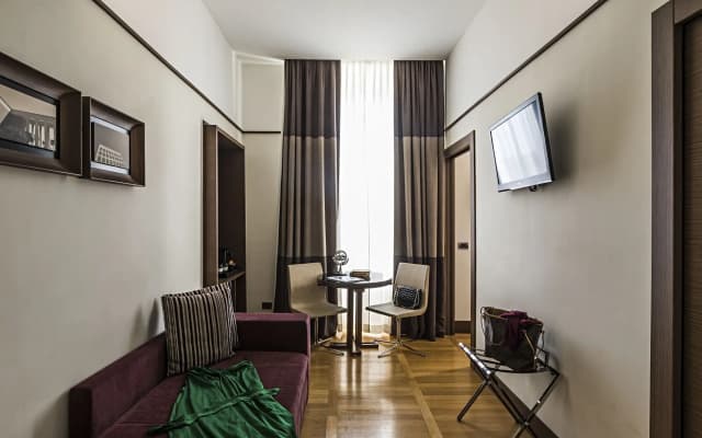 The Independent Hotel - photo 3