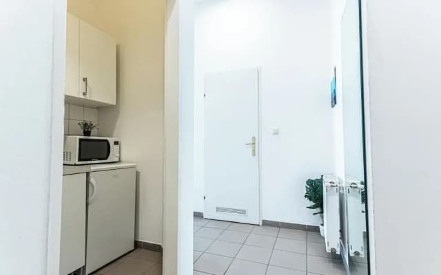 Elegant Spacious 2BR City Center Stay - photo 5