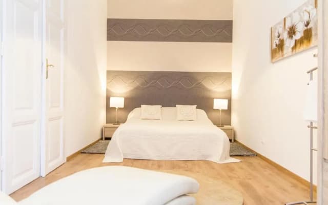 Luxury 2br Apt by the Synagogue - photo 3