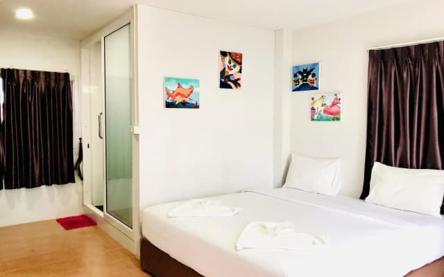 J Holiday Inn - photo 4