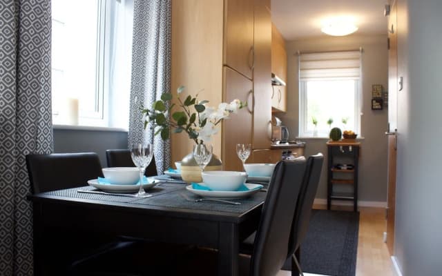 Royal Mile 2 Bedroom Apartment - photo 2