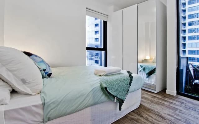 2 Bedder Melbourne Apt in New York End - photo 2