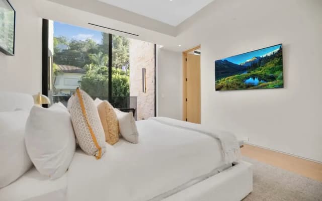 Hutton Villa - 5-bedroom Retreat in Iconic Beverly Hills Oasis - photo 4