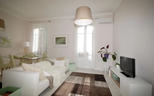 Enticing Apartment in Nice With Balcony - photo 3