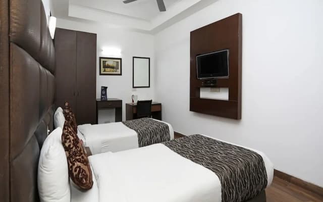 Fabhotel Cameron - photo 4