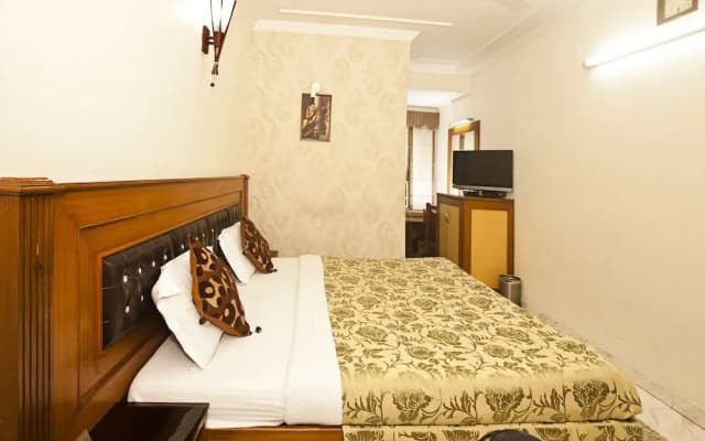 Capital O 329 Hotel C-Park Inn - photo 4