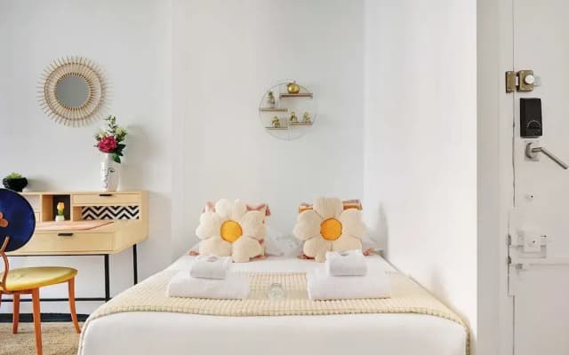 Charming Apartment -4p- Near Arc de Triomphe - photo 2