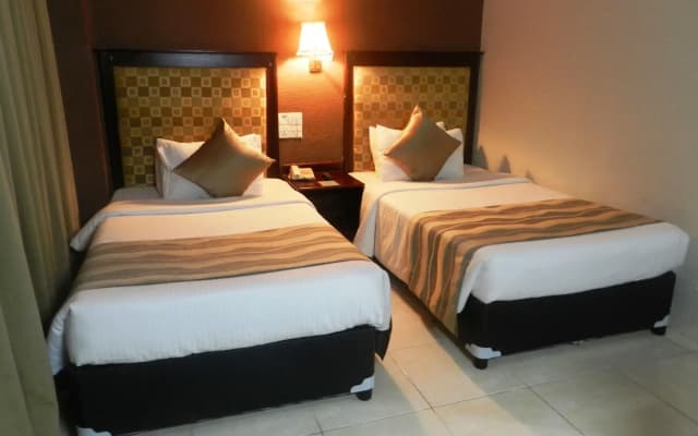 Pearl City Hotel - photo 5