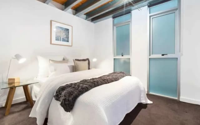 Light-filled Converted Warehouse 2 Bedroom Apartment in Prahran - photo 2