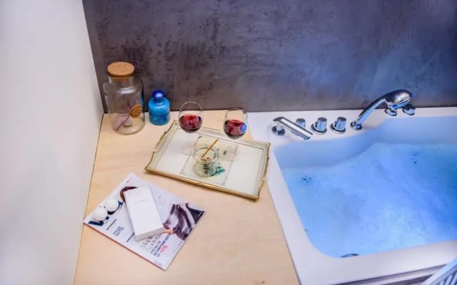Perfectly located jacuzzi Apt - photo 5