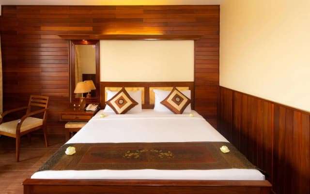 City River Hotel - photo 3