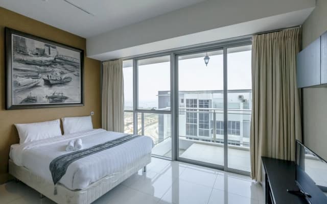 High Level TanjongPagar CBD Apartment - photo 3