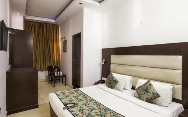 Hotel Sarthak Palace - photo 3