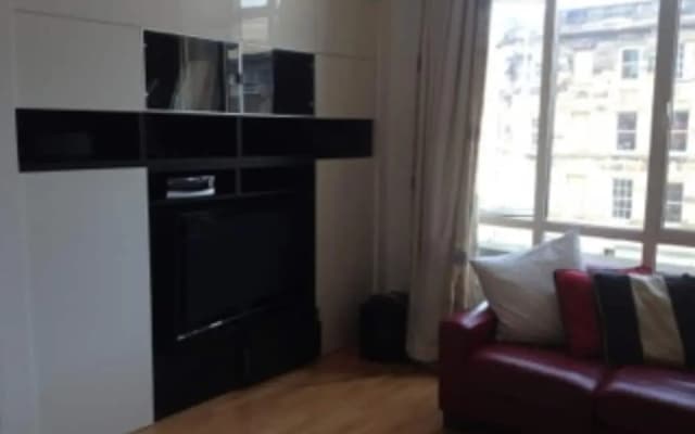 Two Bedroom Flat in Edinburgh - photo 4