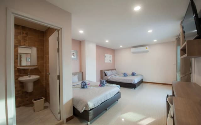 The Moon Night Hotel - photo 4