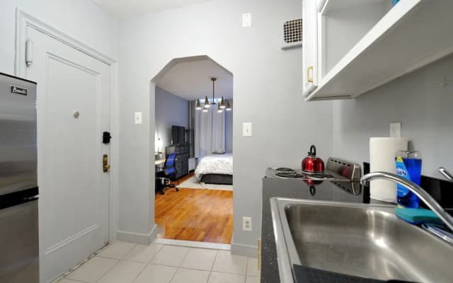 Spacious Upper East Side Studio - photo 3