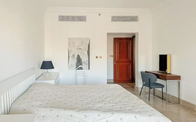 1BR North Residence with Beach Access - photo 2