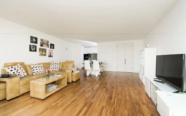 Modern 2BR Flat with Thames River View - photo 4
