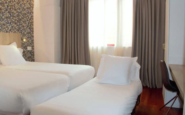 Chic & Basic Velvet Hotel - photo 5