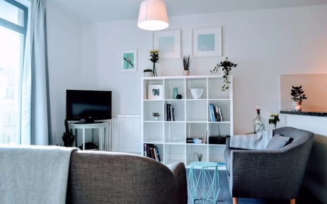 2 Bedroom Apartment In City Centre - photo 3