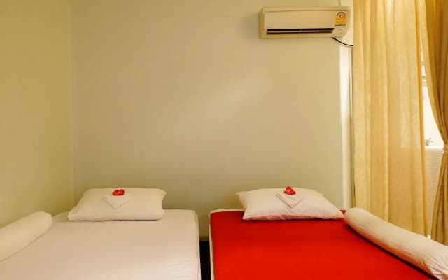 Saphan Krungthep Hostel & Spa - photo 3