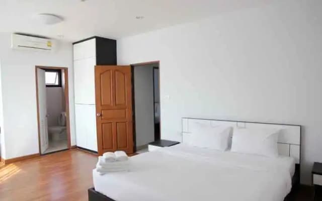 OYO 338 V-Twin Donjan Service Apartment - photo 4