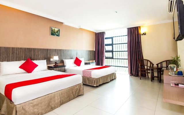 OYO 443 Crystal City Hotel - photo 2