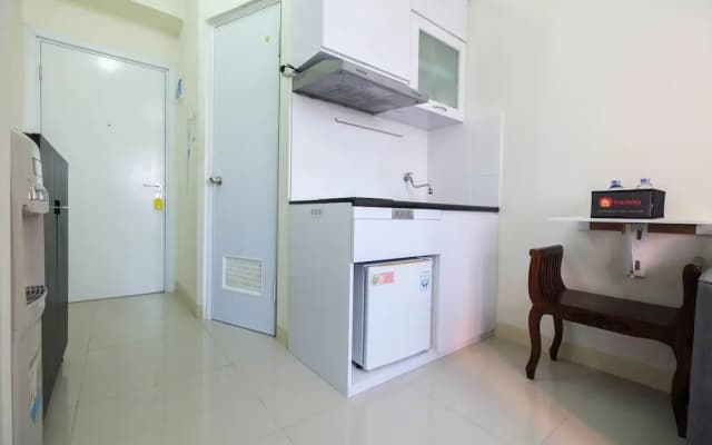 Tranquil 2BR @ Green Pramuka Apartment - photo 4