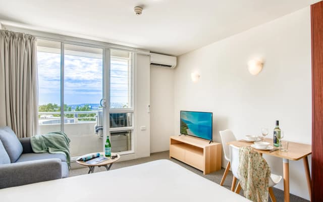 Park Regis Concierge Apartments - photo 4