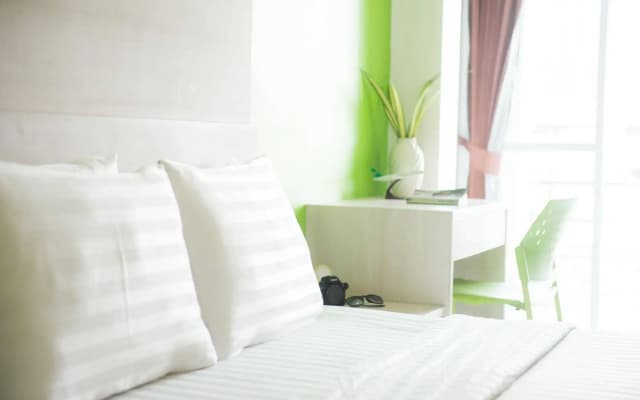The Fifth Residence Hotel - photo 5