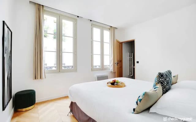Charming Apartment- 2br/6p - Le Marais - photo 4