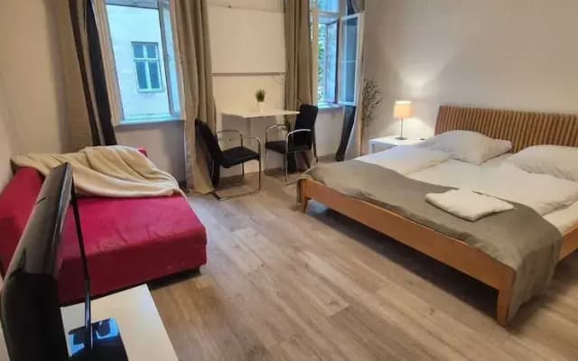 Charming 1BR Apt Near Central Vienna - photo 3