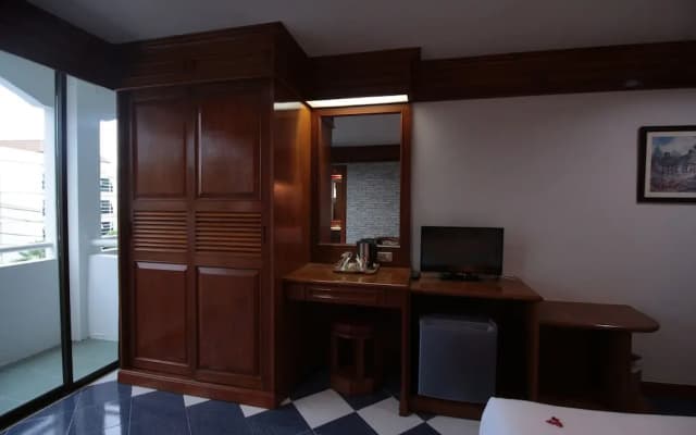 Taj Phuket Inn - photo 4