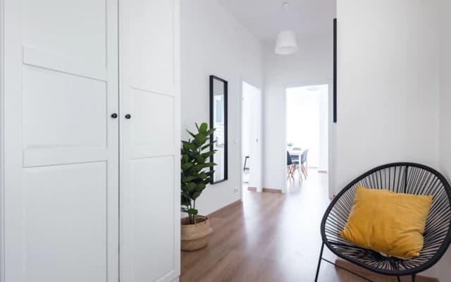 Modern Trendy Flat Well Connected W/vatican - photo 3