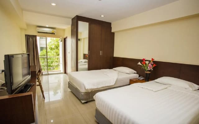 The Loft Resort Bangkok - photo 5