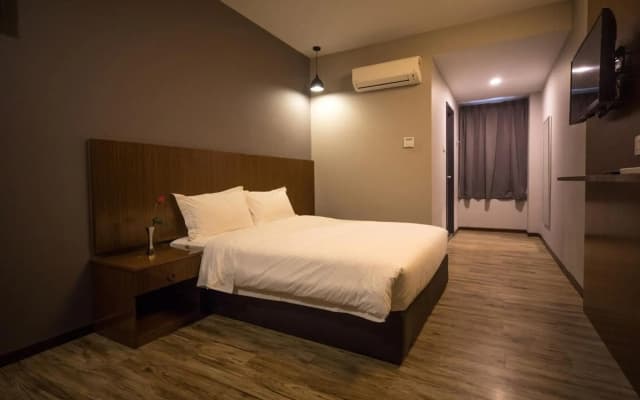 3-Plus Hotel - photo 4