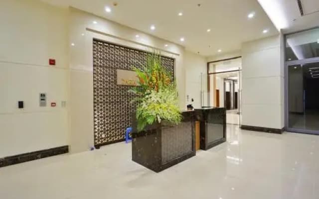 Elegant Parkhill Apt 1 - photo 2