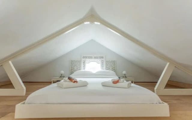 House boat studio with waterfront terrace - photo 5